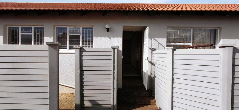 2 Bedroom Property for Sale in Langenhovenpark Free State